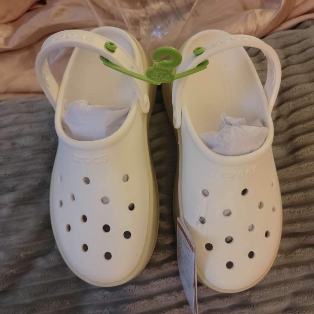 CROCS platform BNWT W9- Cream - Picture 2 of 4